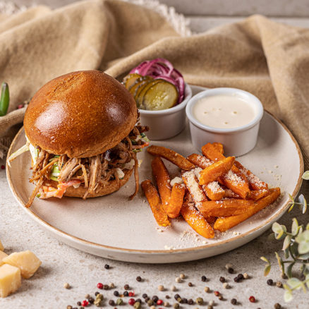 Сет бургер з рваною свининою та соусом кімчі